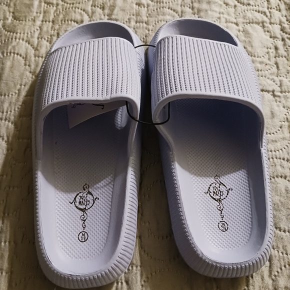NWT! SOLE MATES SLIDES Sz Medium 7-8 - Picture 4 of 12
